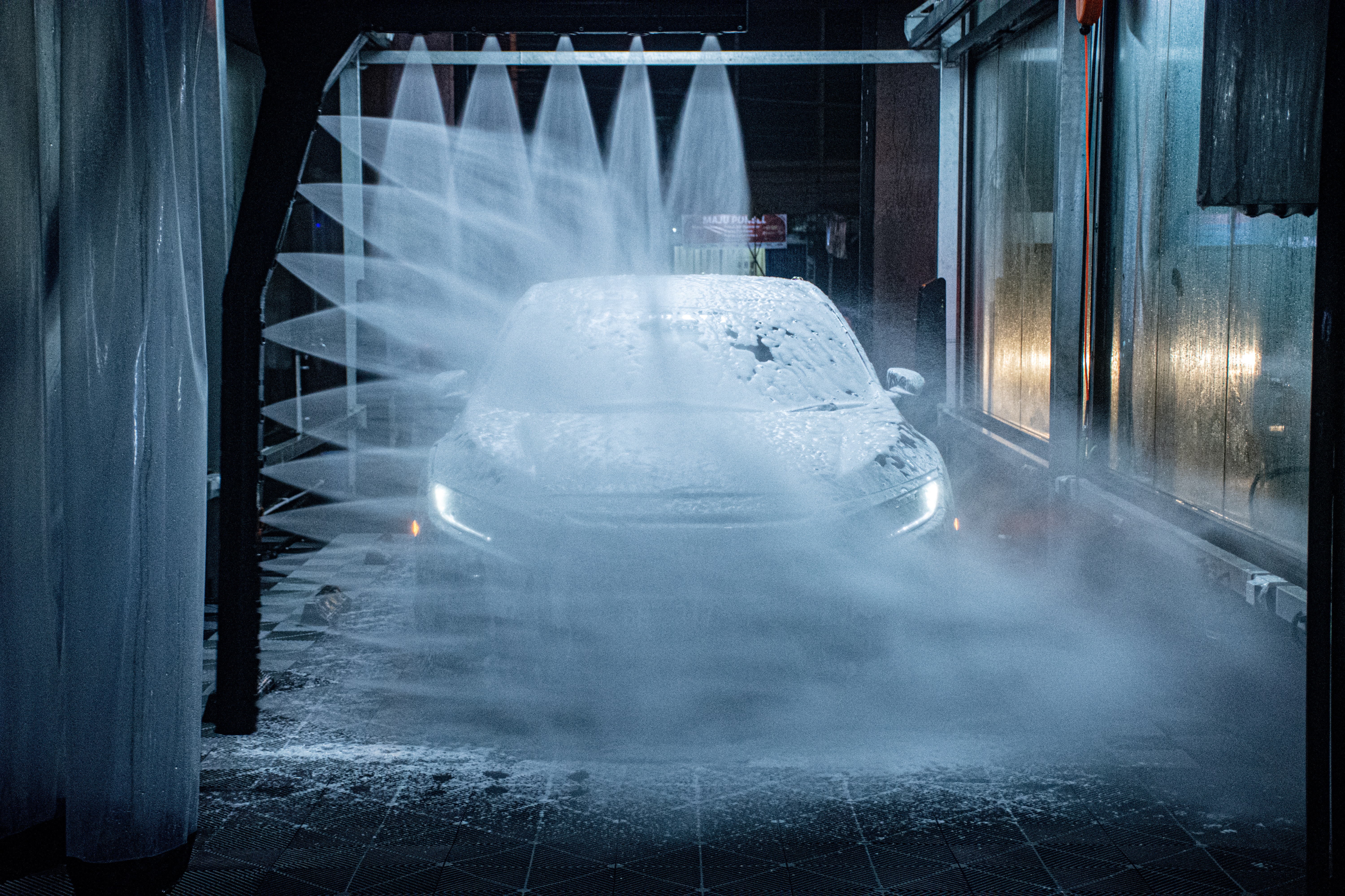 car washed by lavage machine 3